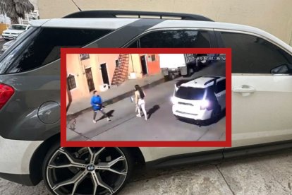 Este fue el vehículo que abadonó el ahora prófugo de la justicia tras asesinar a Karla.