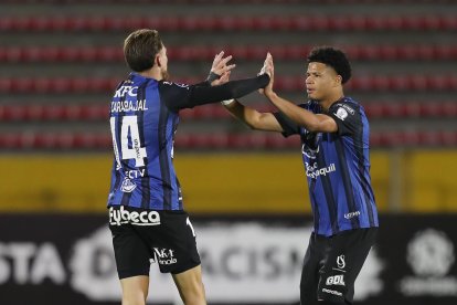 Mateo Carabajal (i) y Patrick Mercado fueron claves para los rayados.