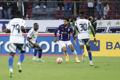 Jeison Medina (c) comandará el ataque de los albos en Riobamba.