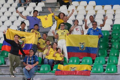 La familia de Idrobo siempre presente en las gradas.