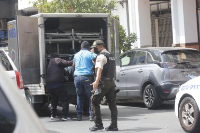 El cadáver fue retirado del hotel hacia el laboratorio de Criminalística.