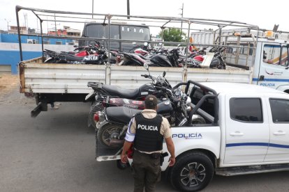 En la vía a Taura se decomisó 36 motocicletas con varias irregularidades.