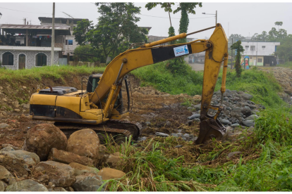 En otras partes de Samborondón aún hay familias que no tienen acceso a agua potable y exigen ayuda de inmediato