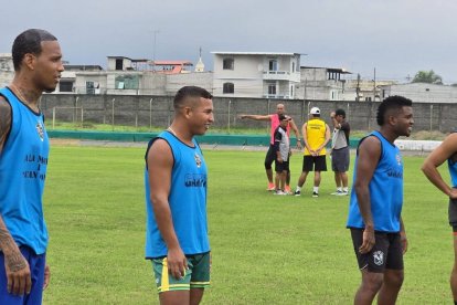 Vinicio Angulo en uno de los entrenamientos con Atlético Naranjal.