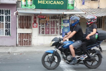 Un atentado se registró en la intersección de la avenida del Ejército y Nicolás Mestanza, en el sur de Guayaquil.