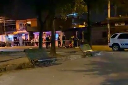 Familiares y amigos exigen justicia tras la ola de crímenes que dejó seis muertos en Portoviejo, en medio de una creciente disputa entre bandas criminales.