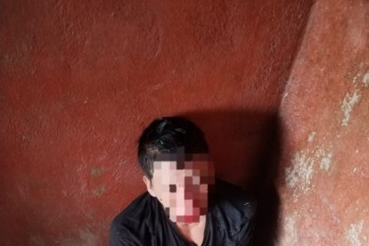 Agentes de la Policía Nacional liberan a un ciudadano secuestrado en una vivienda de Fincas Delia, Durán.