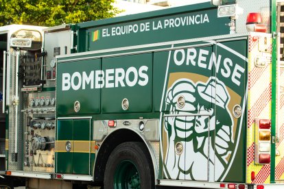 El primer carro de bomberos de color verde de Ecuador donado por Orense. SC.