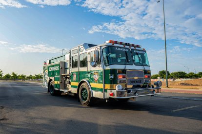 El novedoso color verde de un carro en el Cuerpo de Bomberos de Machala.