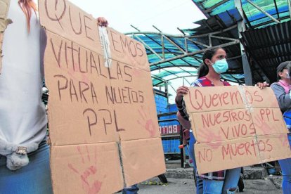 Familiares de personas privadas de libertad han realizado plantones exigiendo atención médica para sus seres queridos.