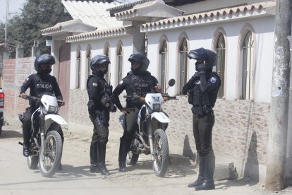 Policías realizaron rondas en puntos en donde se realizaban los velorios.