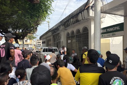 Los cuerpos de las víctimas fueron llevados a la morgue.