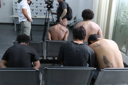 Uno de los detenidos tenían antecedentes criminales.