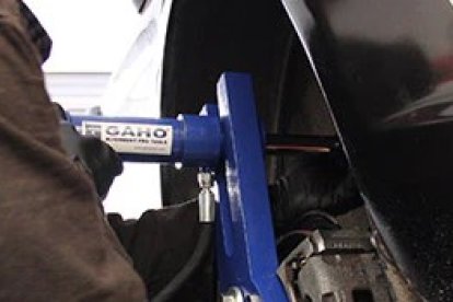 El porto hidráulico se conecta a la manzana del vehículo.