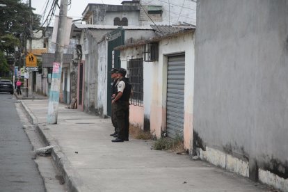 Personal policial permanece en la zona.