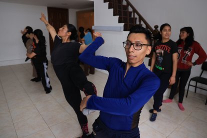 Los talleres de danza se suelen llevar a cabo en espacios cerrados.