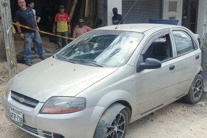 La víctima se trasladaba junto a otra persona que resultó con una herida en la pierna.