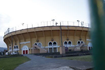 La Plaza de Toros está no será demolida, por el momento.