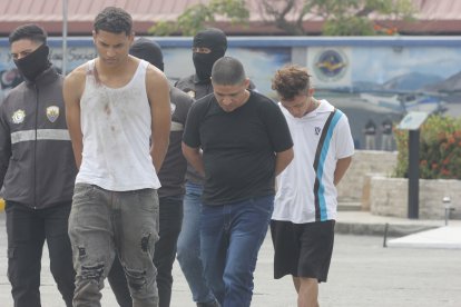 Los tres sospechosos fueron puestos a órdenes de las autoridades. Uno de ellos registra antecedentes penales.