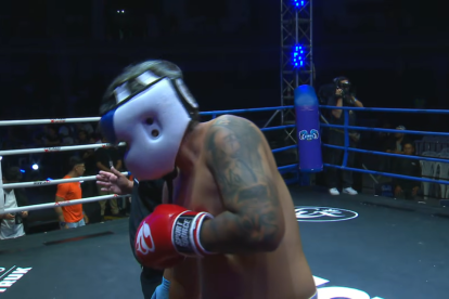 Los Kiños del Año Guayaquil: Pelado Firma en su lesión.