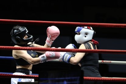 Nathaly se enfrentó a Mayra, quien ganó la riña.