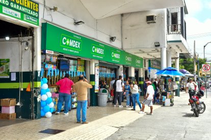 En esta zona de Guayaquil es posible encontrar múltiples farmacias.
