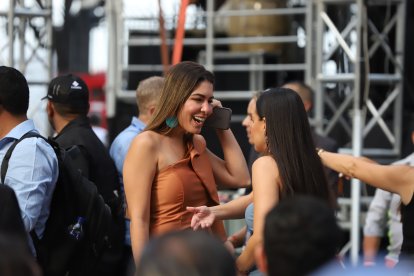 La vicealcaldesa Tatiana Coronel (izq.).