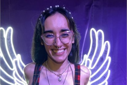 La joven dice que sus padres no saben a ciencia cierta a qué se dedica.