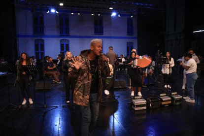 Jezu Ávila reconoce que la música tropical colombiana se canta con el corazón.