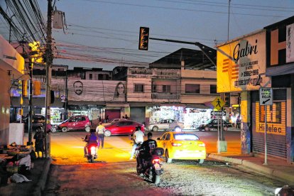 Los agentes de tránsito se retiran de todas las avenidas a las 19:00.