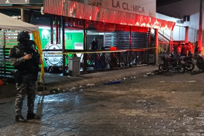Varios heridos fueron socorridos por miembros del Cuerpo de Bomberos de El Empalme.
