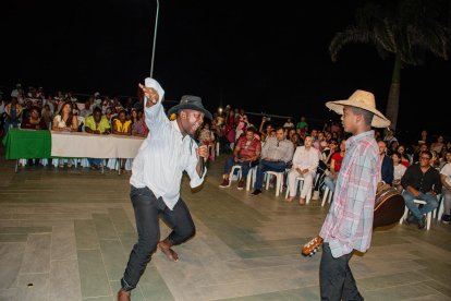 Arte, tradición y alegría se toman las calles de Esmeraldas.