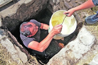 En San Martín de Porres, se metieron a los pozos de agua para abastecerse.