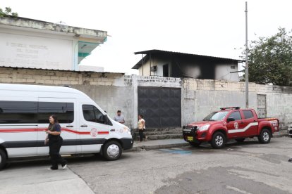 Las paredes del Departamento de Consejería Estudiantil quedaron con manchas, causadas por el fuego