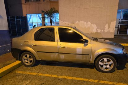 Un carro fue retenido por los agentes policiales.