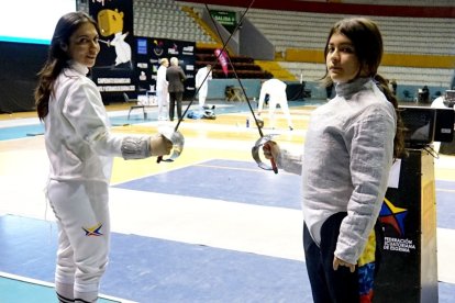 Arianne Romo (d) y Mercedes Tilleria (i) representaron al país en el Sudamericano.
