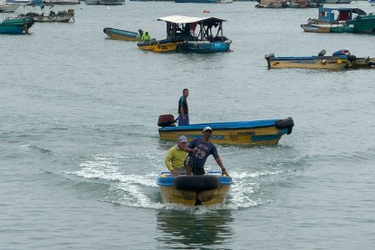 Autoridades monitorean las playas manabitas tras la alerta preventiva de tsunami.