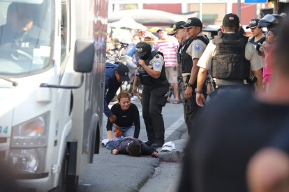 El cuerpo del menor quedó tendido en la calzada.