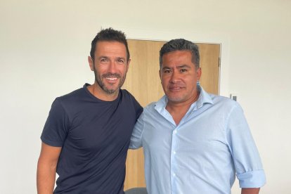 Hugo Viana director deportivo del Manchester City y Julio Escudero representante de jugadores.