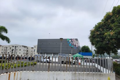 Cuatro carros del Instituto Forense partieron con los cadáveres rumbo al cementerio.