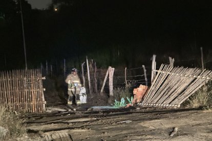 Elementos del Cuerpo de Bomberos de Manta acudieron a la emergencia