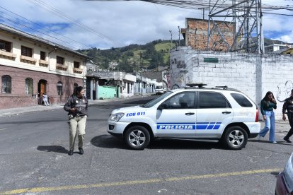 Agentes policiales levantaron los indicios para continuar con las investigaciones.