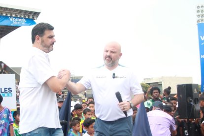 Aquiles Álvarez y Miguel Ángel Loor, en la inauguración del torneo de niños y niñas de los 6 a 17 años