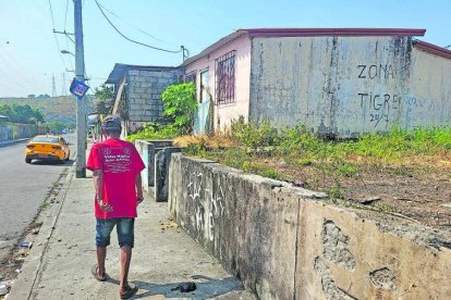 Las calles de Socio Vivienda 2, uno de los escenarios de la violencia en Ecuador, lucen casi desiertas. El miedo aún no se ha ido.
