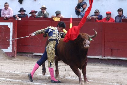 La Feria Jesús del Gran Poder reunía a los mejores toreros en la arena de la Plaza de Toros Quito.
