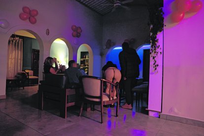 Fiestas Swingers son organizadas por medio de aplicaciones digitales.