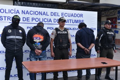 Uno de los detenidos es exguardia de seguridad.