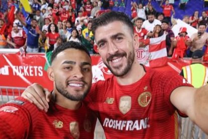 Paulinho (d) es la referencia en el ataque del Toluca.