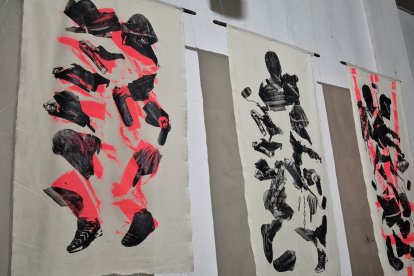 Gran parte de las técnicas, estética y trasfondo de la obra de Marco Sáenz está marcada por el mundo punk y sus postulados