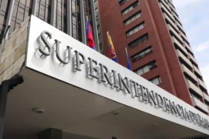 La Superintendencia de Bancos ha puesto la denuncia ante la Fiscalía por pánico financiero.